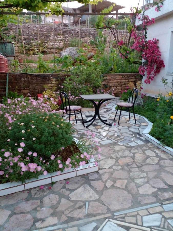 Flora'S Place Sarandë Eksteriør billede