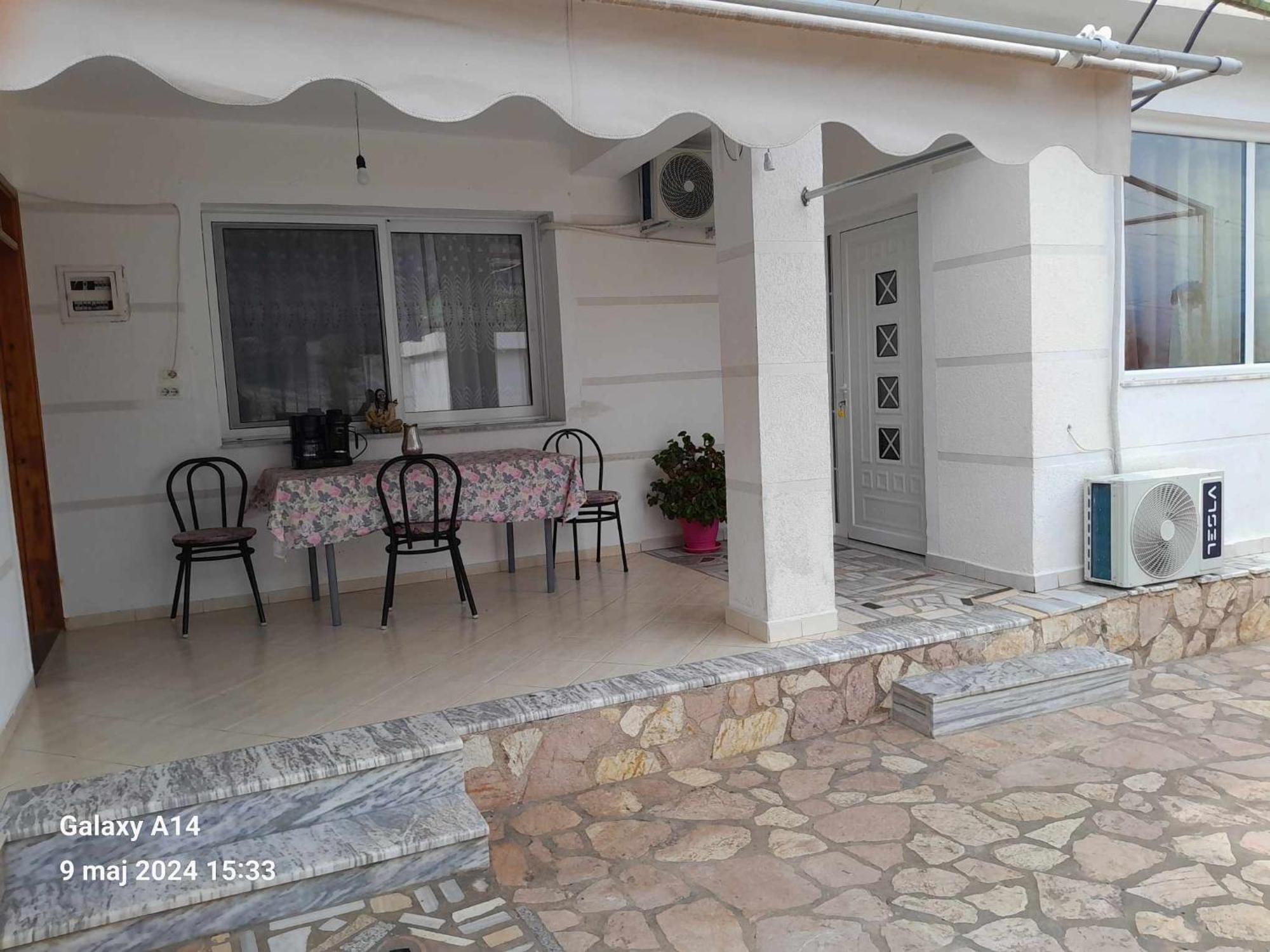 Flora'S Place Sarandë Eksteriør billede