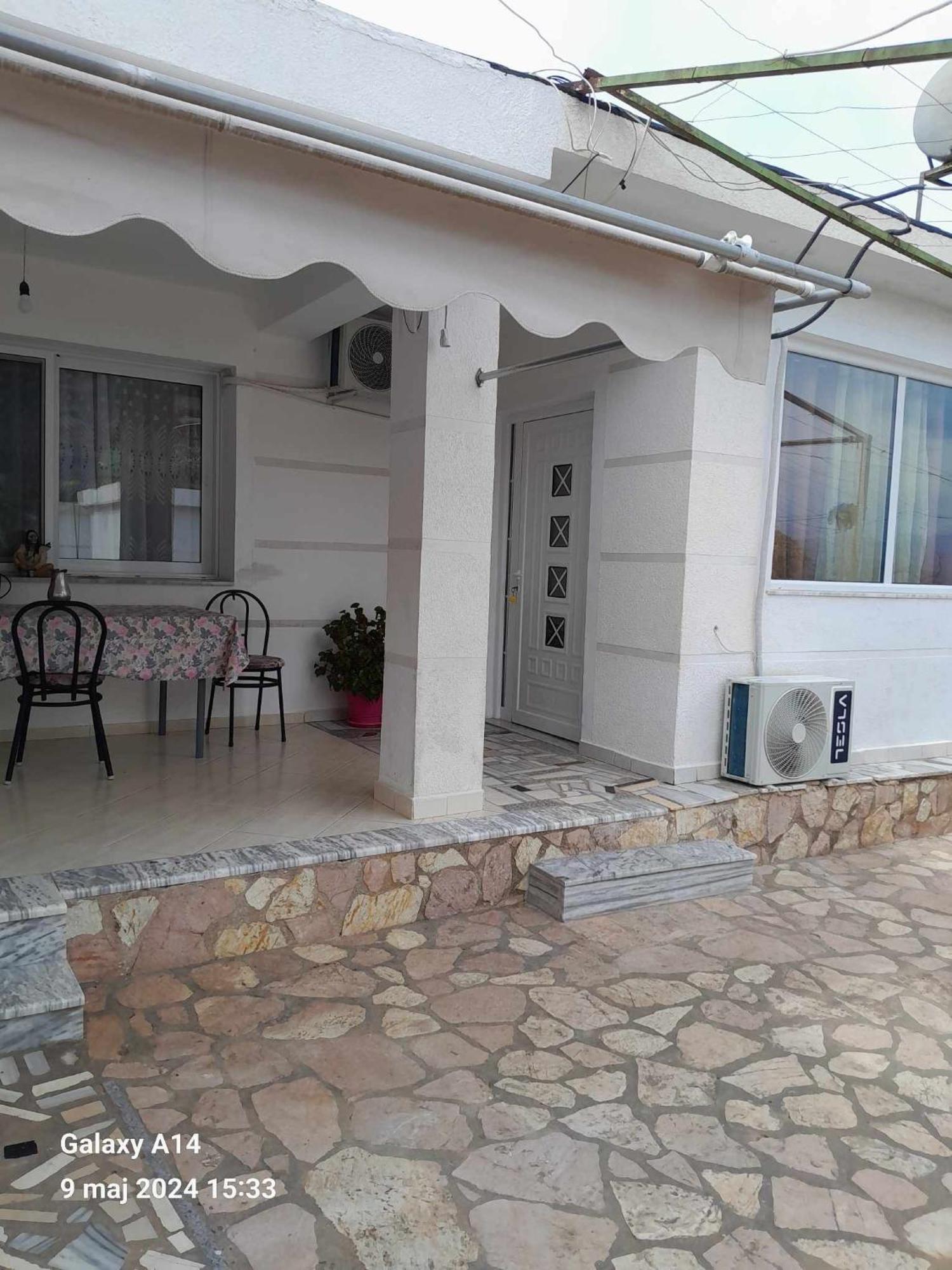 Flora'S Place Sarandë Eksteriør billede