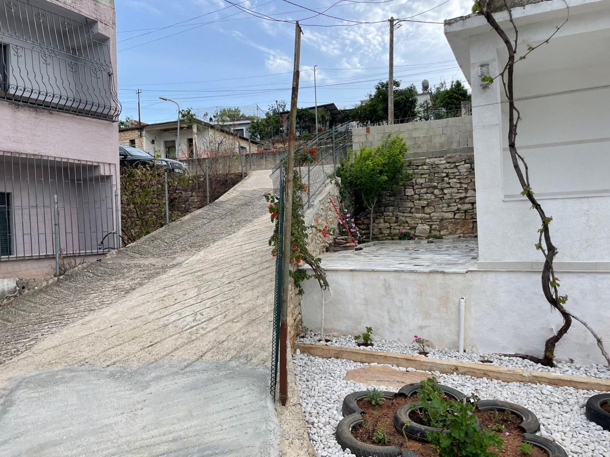 Flora'S Place Sarandë Eksteriør billede