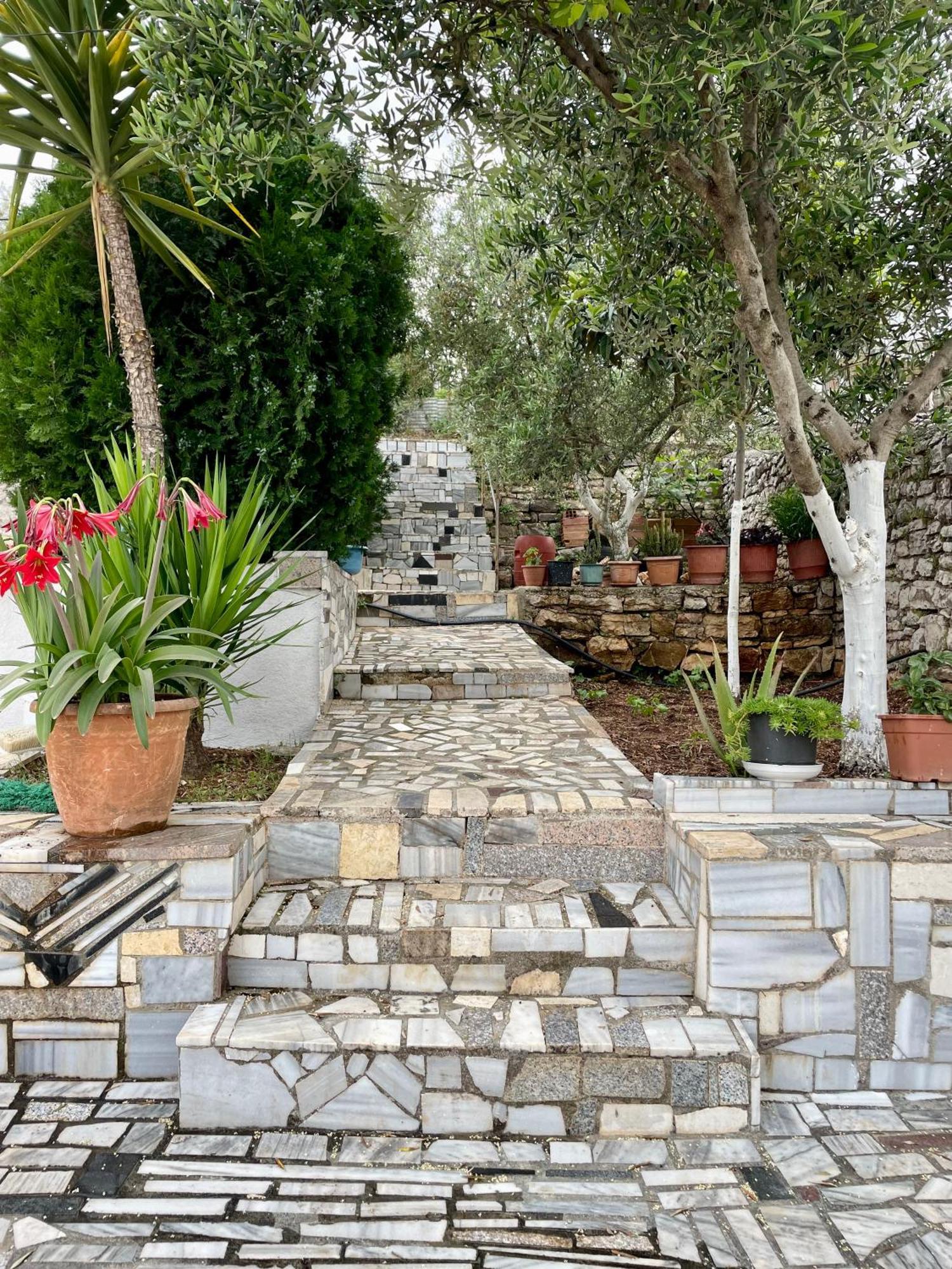 Flora'S Place Sarandë Eksteriør billede