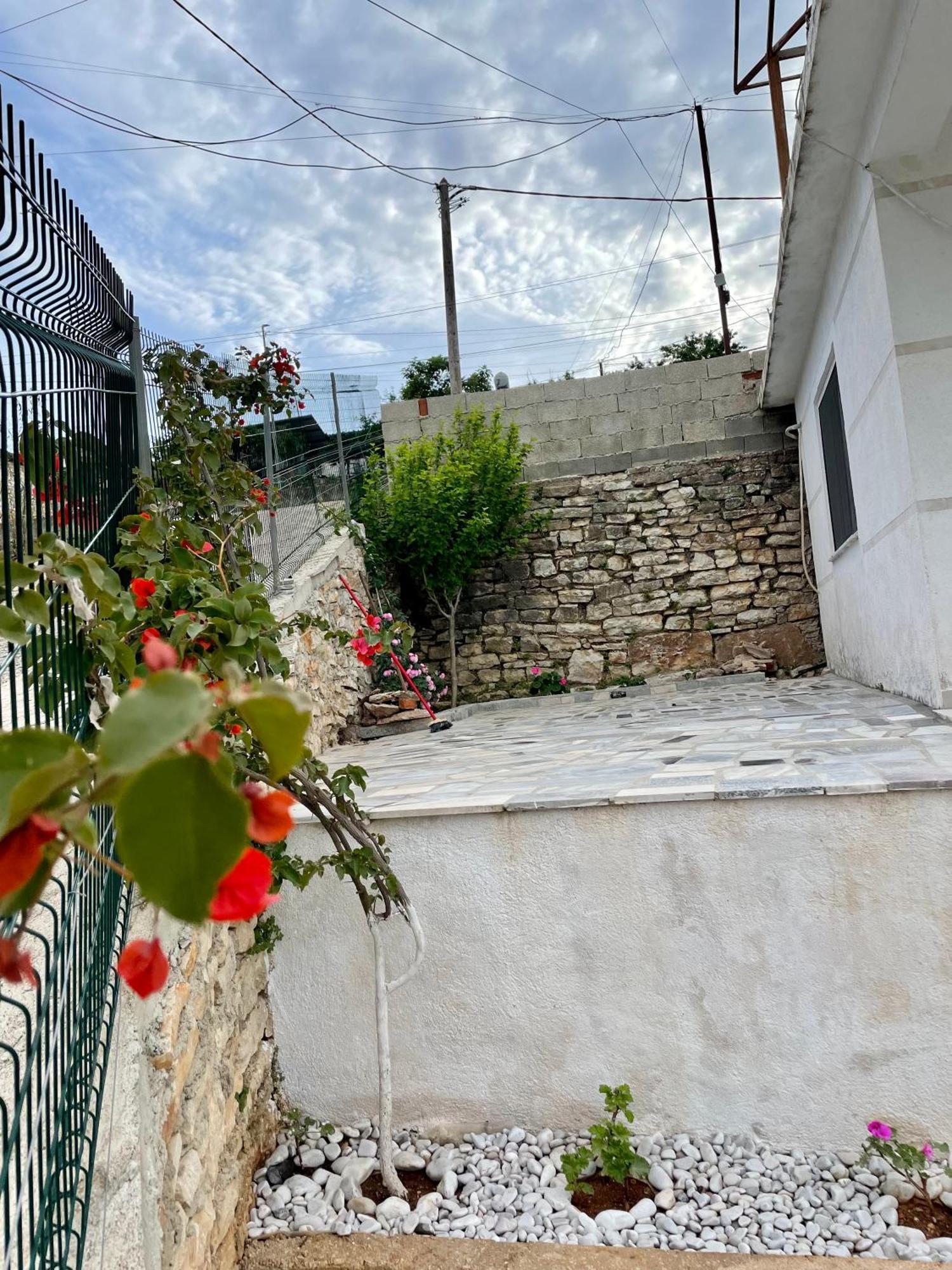 Flora'S Place Sarandë Eksteriør billede