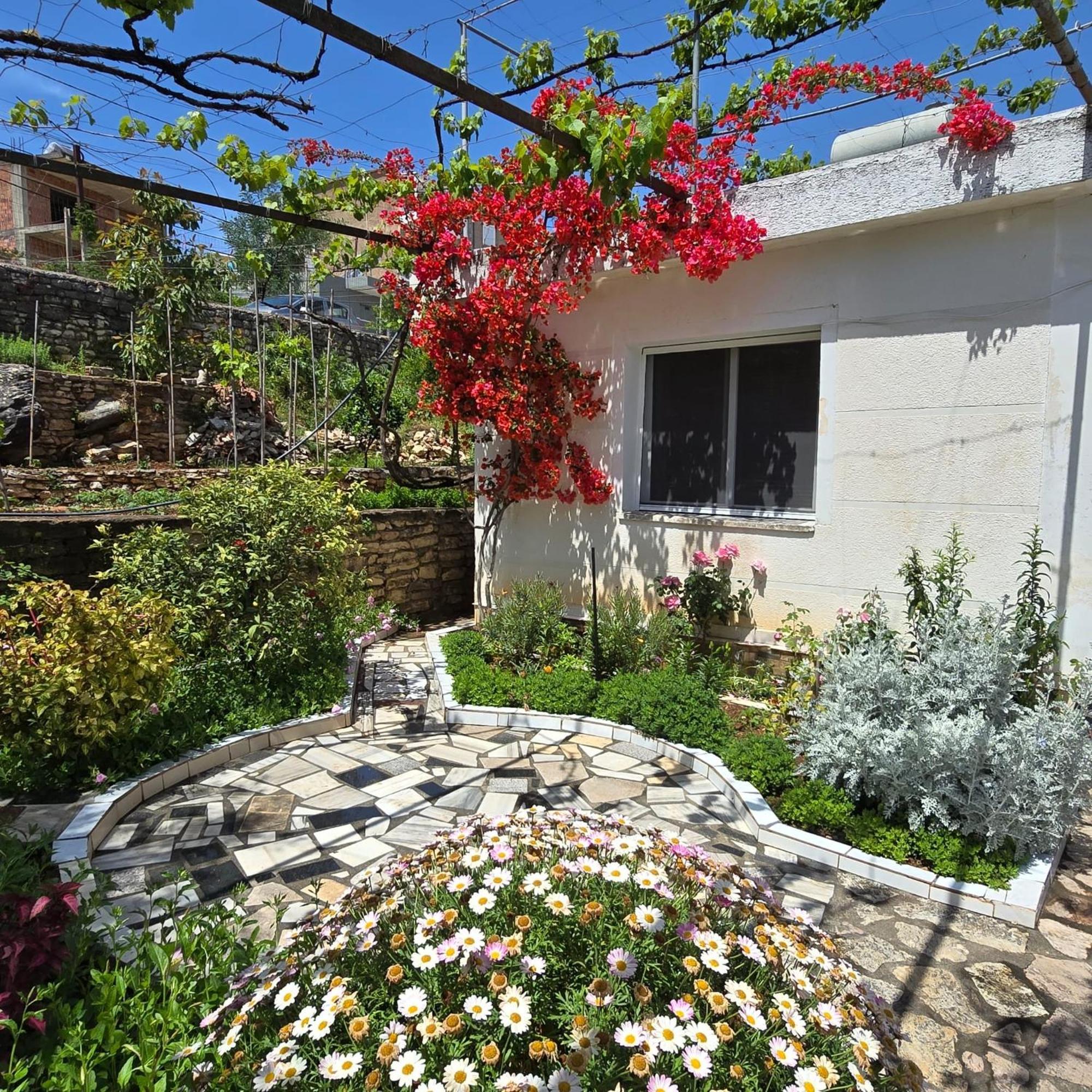 Flora'S Place Sarandë Eksteriør billede